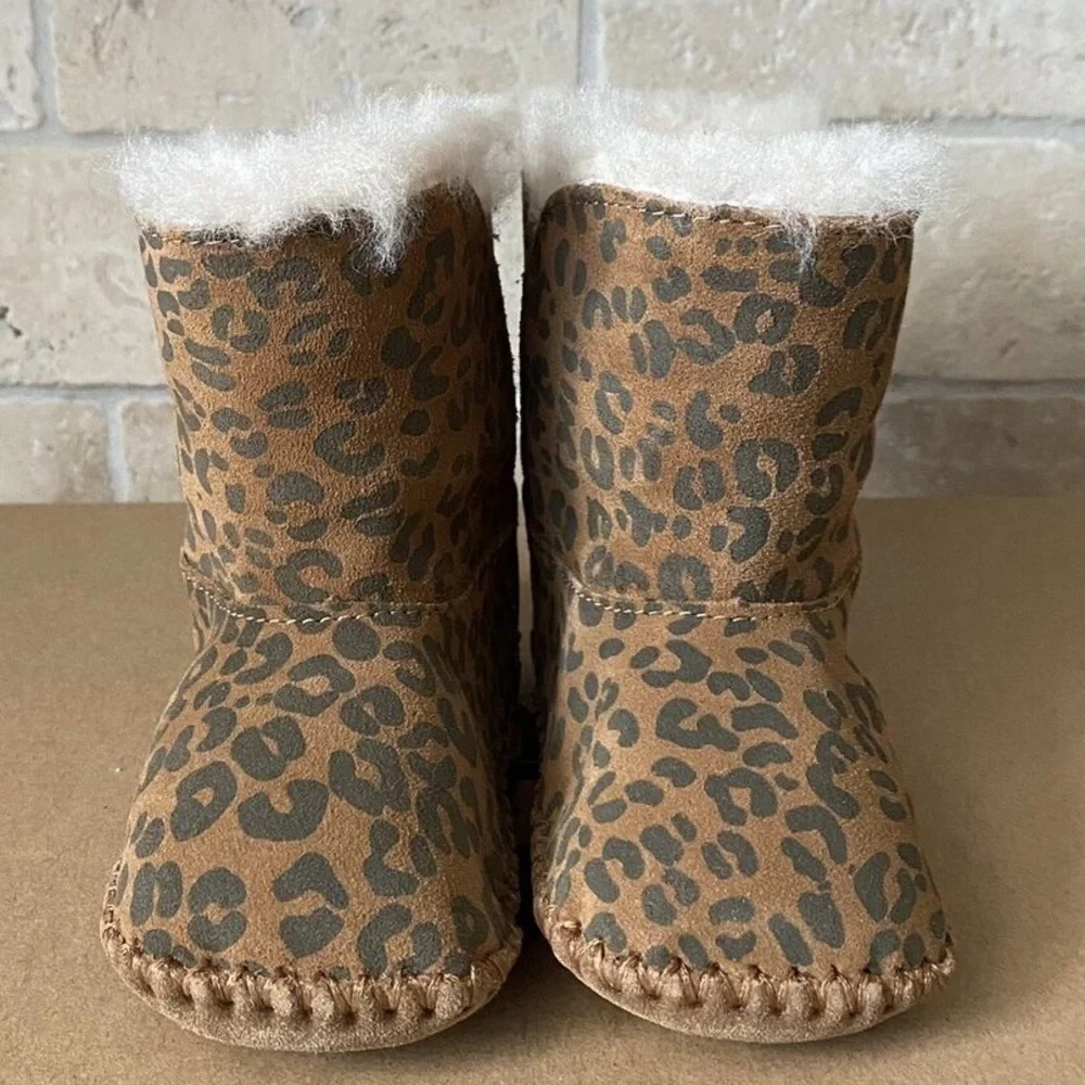 Ugg Infant Boot size 2/3